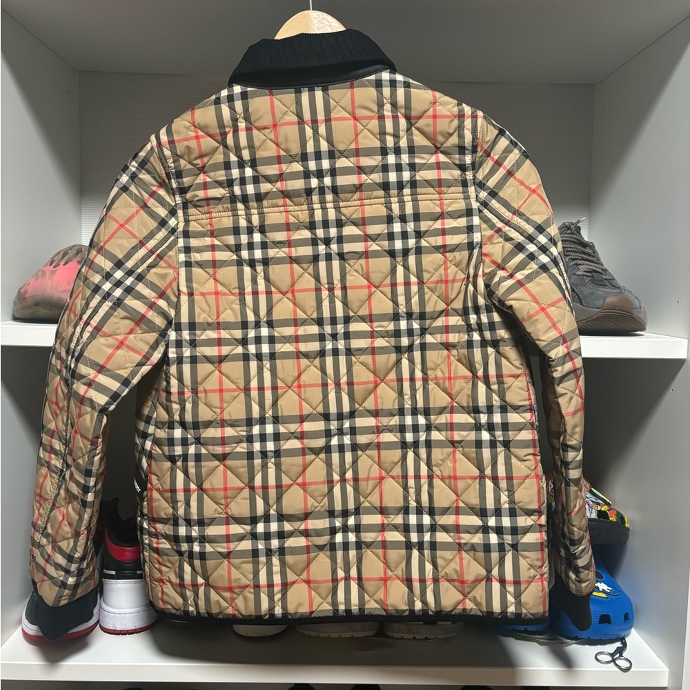 Burberry Check Nylon Quilted JacketPrice
Colour: Archive Beige/Black - Picture 5 of 7
